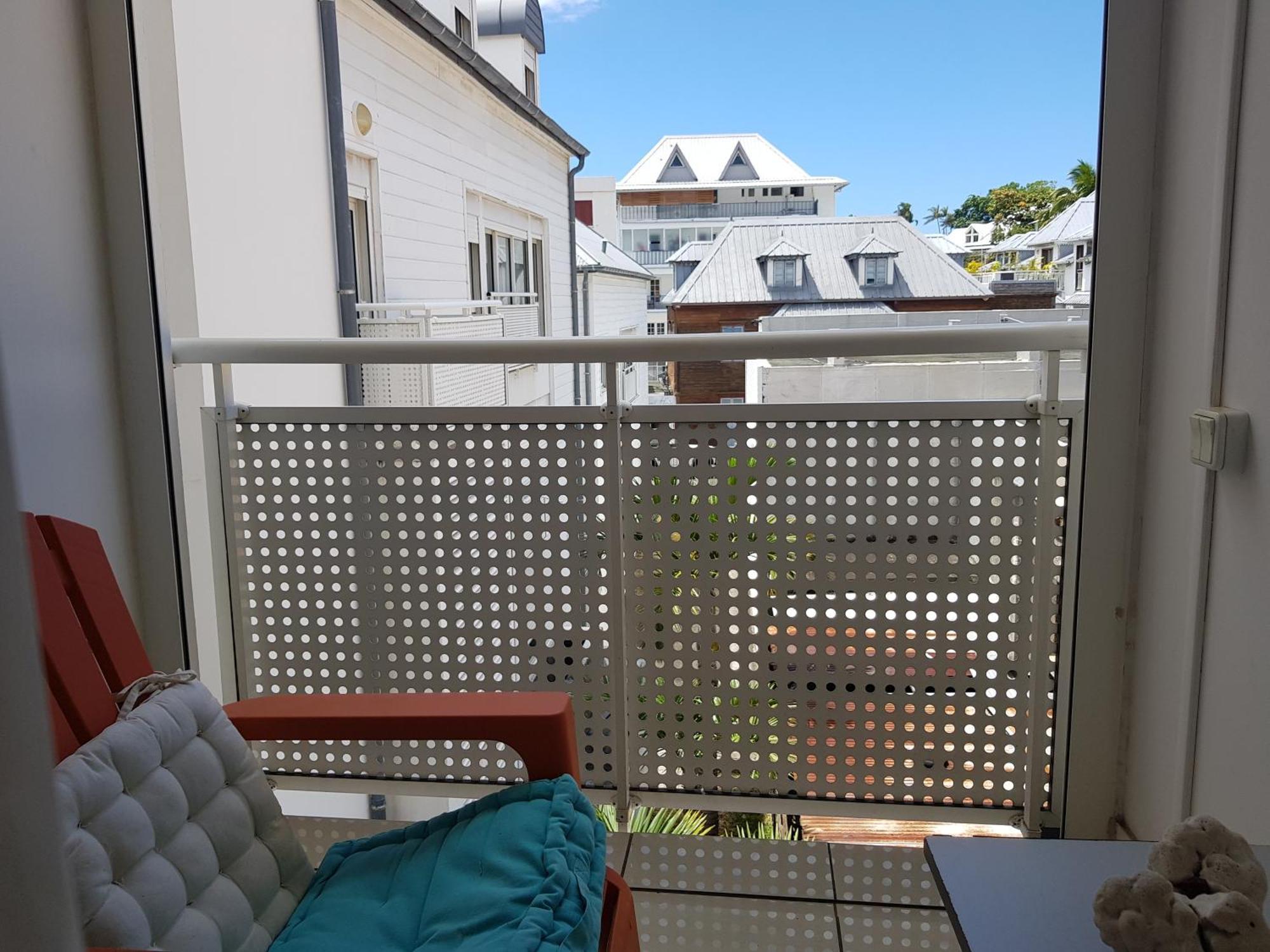 T3 Dans Residence Bon Standing Tres Proche Centre Ville Saint Denis Exterior foto